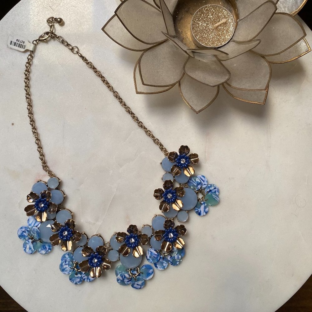 NWT Chunky Floral Necklace